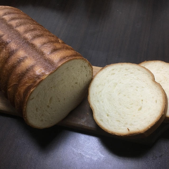ラウンド型で焼くコンデンスミルクブレッド