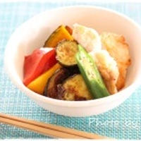 めんつゆ×オリーブオイルで簡単！夏野菜とチキンの焼き浸し