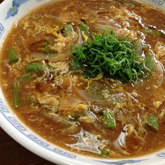 今日のお昼は辛くて酸っぱい「てけとーラーメン」