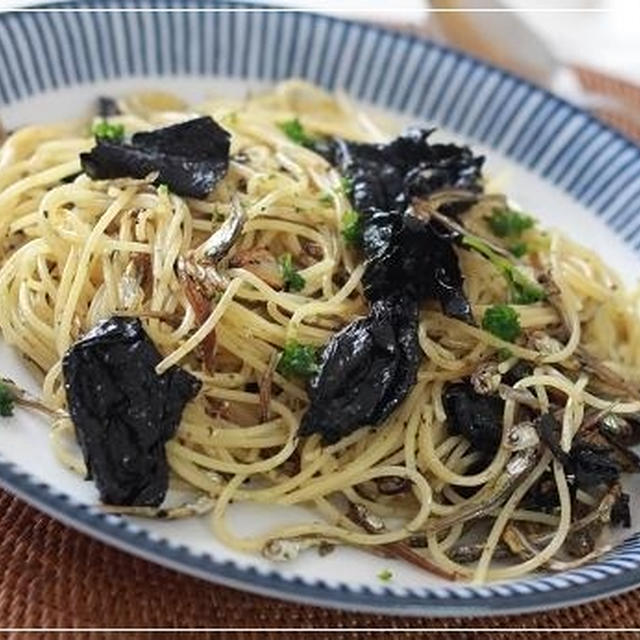 カリカリ小魚と焼きのりのペペロン風和風パスタ☆