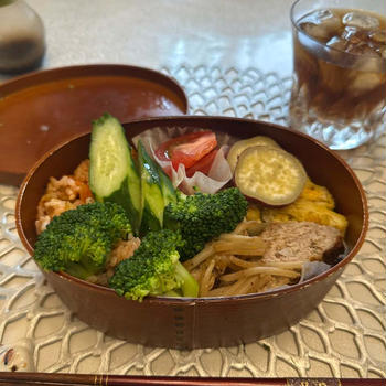 今日✨の✨お弁当✨（ハンバーグ✨もやしソース✨）