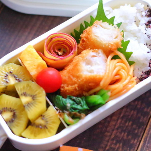 業務スーパーのえびカツスティックの弁当｜レシピはさつまいものクルクル揚げ