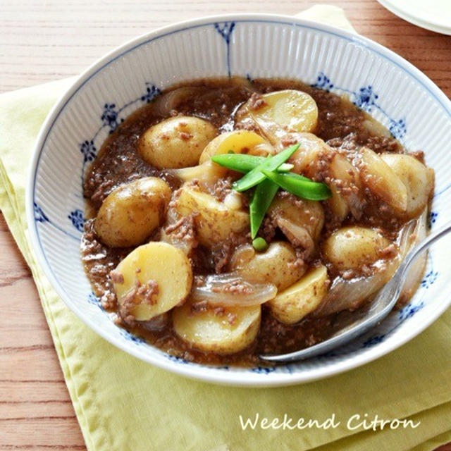 新じゃがと新玉ねぎのそぼろ煮