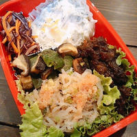 ひき肉ステーキの玉ねぎデーツソース（ビニール袋で手も汚れない！から、かんたん♪）