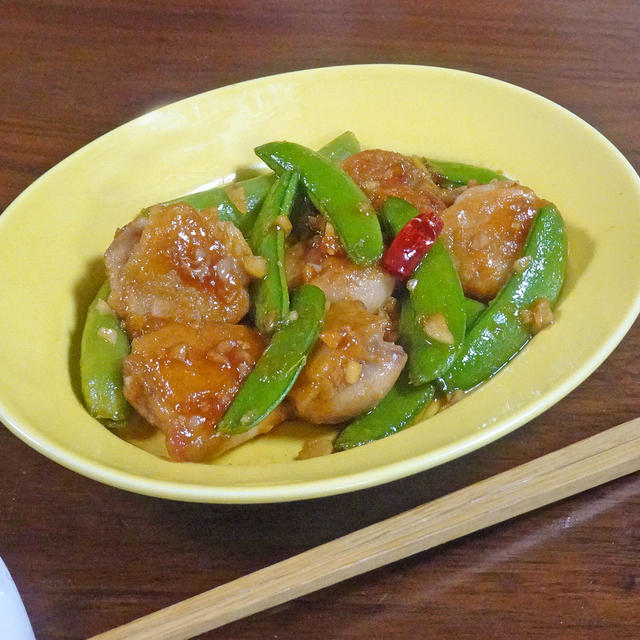 こってり やわらかお肉に感動！鶏肉とスナップエンドウのニンニク醤油炒め