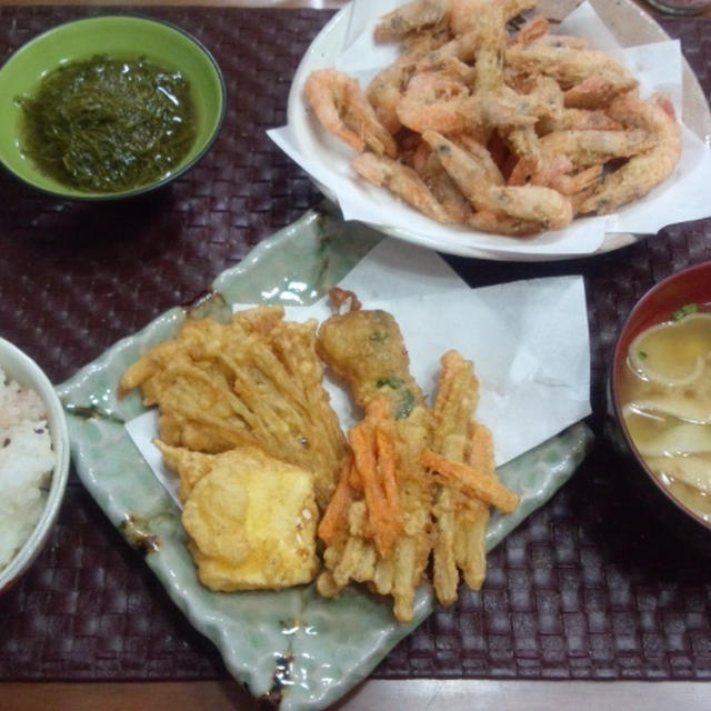 【献立】クリームチーズの天ぷら、ゴボウと人参のかき揚げ、小海老の唐揚げ、がごめ昆布酢の物、お味噌汁