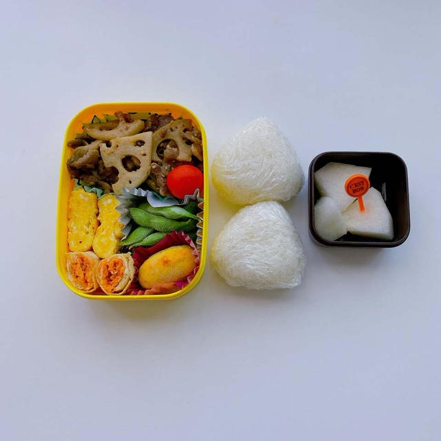 今日のお弁当は久々のおにぎりと初おかず？