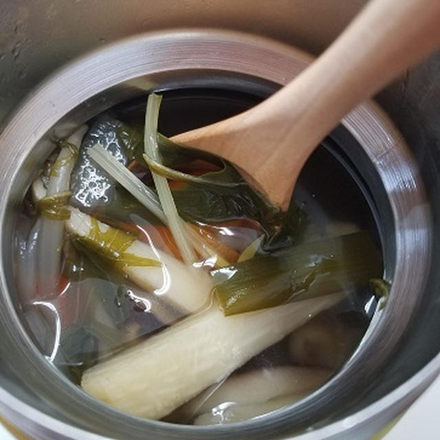 タケノコとたくさん野菜の入った中華スープ