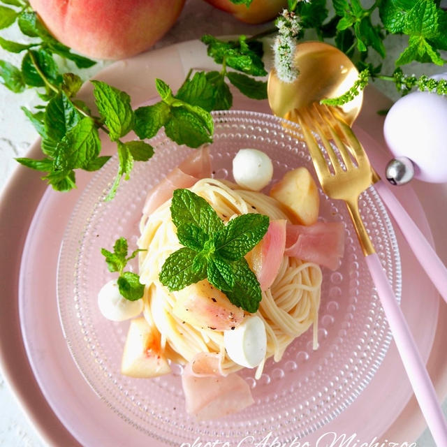【今日は89白桃の日】桃とモッツアレラと生ハムの冷製パスタ
