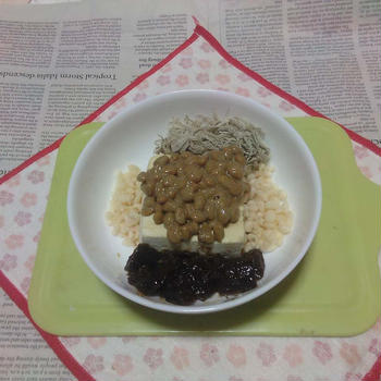 茎わかめ・めかぶ入りとろろ＋納豆載せ冷奴