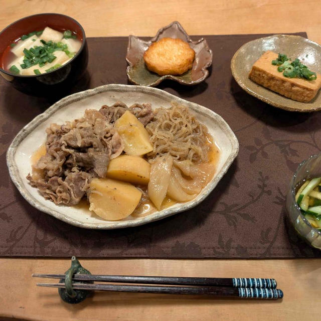獲得した牛肉で”肉じゃが”の晩ご飯と　バナナの匂いの木♪