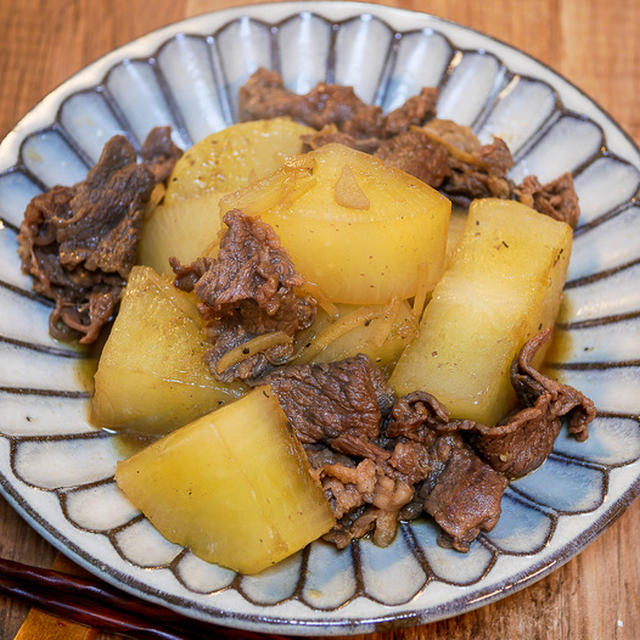 ギュッと味が染み込んだ「牛肉大根」&「丸福珈琲店アイスコーヒー」