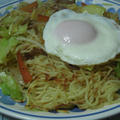 塩焼きそば・目玉焼きのっけ