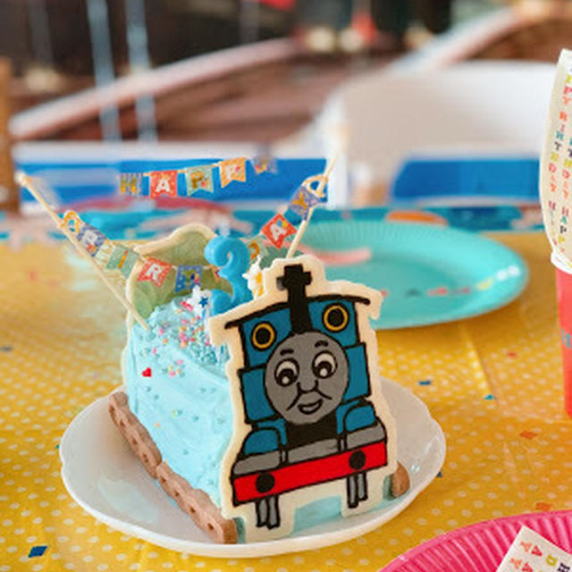 簡単きかんしゃトーマスケーキの作り方 ３歳のお誕生日ケーキレシピ 海外向け日本の家庭料理動画 Ochikeron By オチケロンさん レシピブログ 料理ブログのレシピ満載