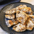 【簡単節約レシピ！】ポリ袋で混ぜて焼くだけで箸が止まらない...『鶏胸肉のゆかり焼き』の作り方