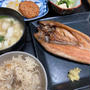 舞茸ごはん、ほっけの開き、練り物、高野豆腐、豆腐と薄揚げのお味噌汁
