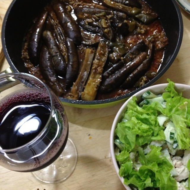 麻婆茄子とササミとキュウリのサラダ