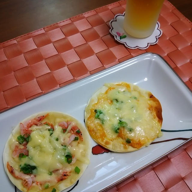 餃子の皮 de 桜海老のピザ＆明太マヨのピザ