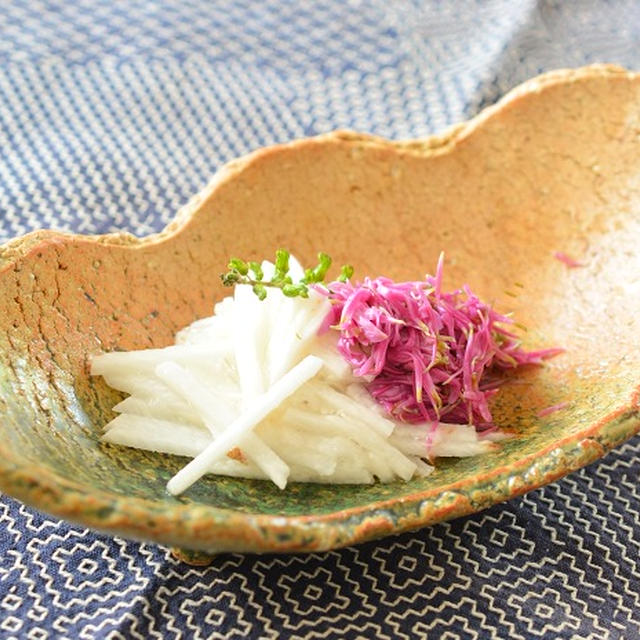 もってのほか（菊の花）の酢の物、お土産ちょっと見せ♪