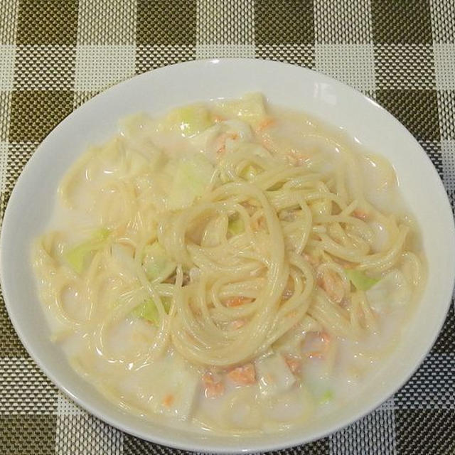 鮭フレークとキャベツのクリームパスタ