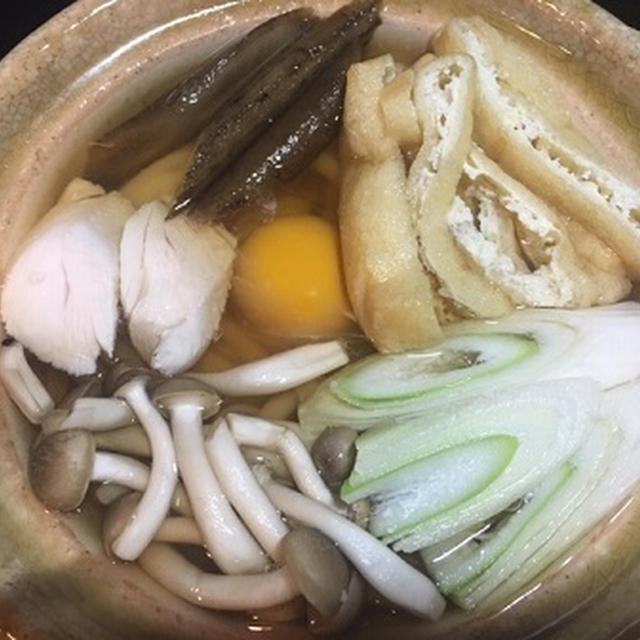 お昼は鍋焼きうどん