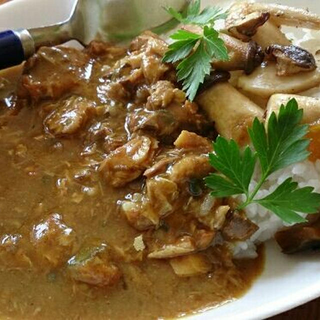 サバ味噌煮缶とカレールゥで