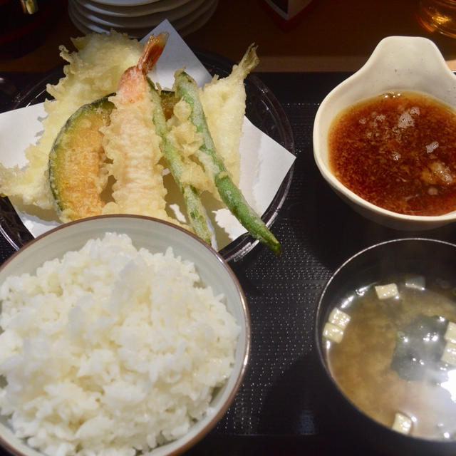 東長崎 天ぷらすずや　500円天ぷら定食　サッポロ黒生ビール1ℓ580円！イーパークテイクアウト