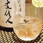 ８月３１日は野菜の日、日本酒と国産野菜のカクテルで乾杯！高知茗荷と徳島酢橘のスリング