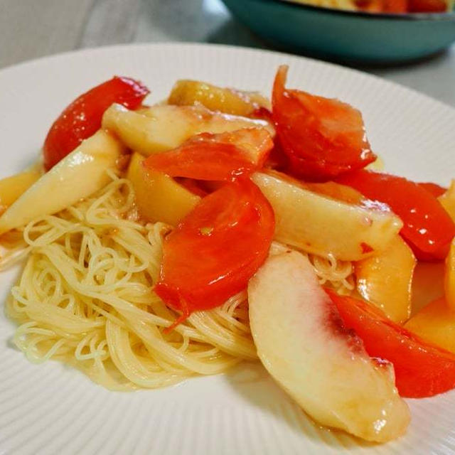 【桃とすももとトマトのカッペリーニ】冷製パスタも美味しいよね。男性には苦手なフルーツパスタ。