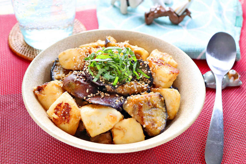 とろふわガツンの簡単レシピ！はんぺんとなすのスタミナ丼