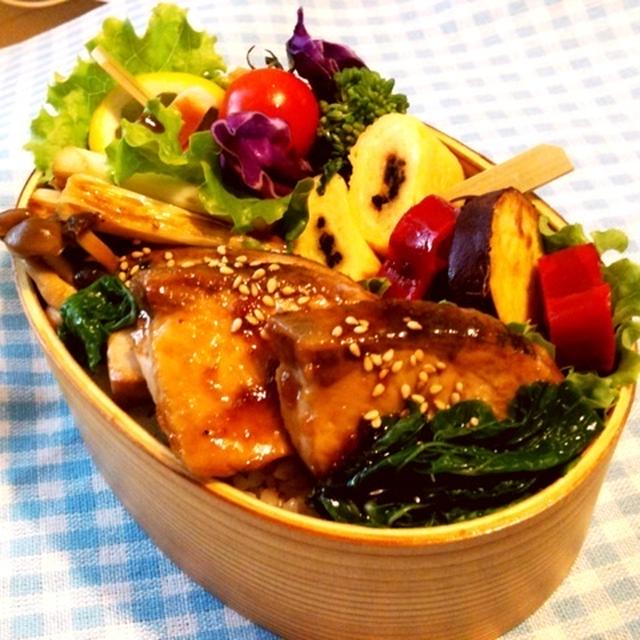 11/29　ブリの照り焼き弁当～♪