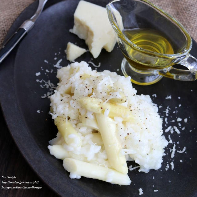 ホワイトアスパラガスとペコリーノ・ロマーノのチーズリゾット