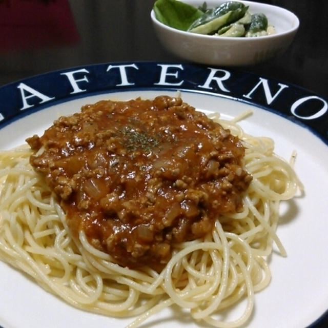 昨日の夕ごはん☆スパゲティミートソース&アボカドキュウリサラーダ