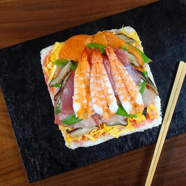 海鮮てんこ盛りのＳＮＳ映え♪ 超簡単！ひなデコちらし寿司