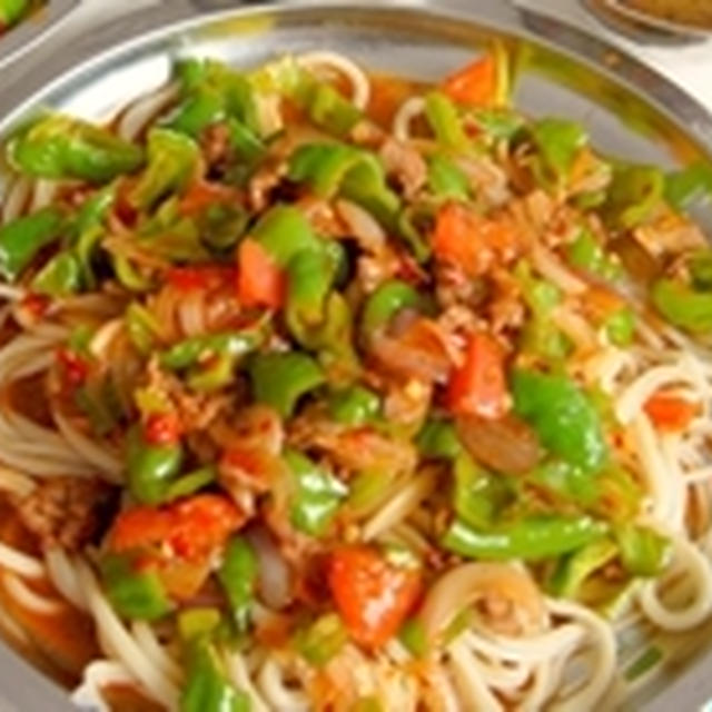 辣子肉拌面（ラーツローバンミェン）