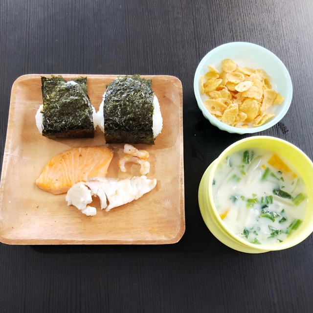 Sat 01 31 幼児食 朝ごはん 焼き魚 鮭と鯛 ほうれん草と玉ねぎ By うさぱんさん レシピブログ 料理ブログのレシピ満載