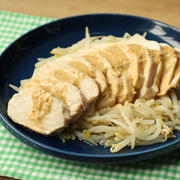 無敵の節約作り置きレシピ！しっとりやわらか蒸し鶏もやしの《うまゴマだれ》の作り方。