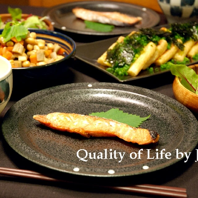大豆の煮物などで和食卓