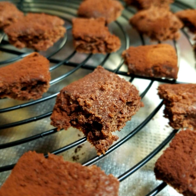 あなたが淹れてくれたコーヒーと一緒に食べたい、「さくホロ」なチョコクッキー』