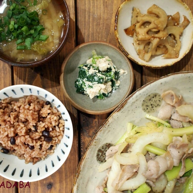 ちゃちゃっと炒めて簡単♪豚バラとセロリの塩炒めとお弁当にも、な二品