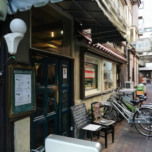 東京・国立市の老舗喫茶｢ロージナ茶房｣でランチ。