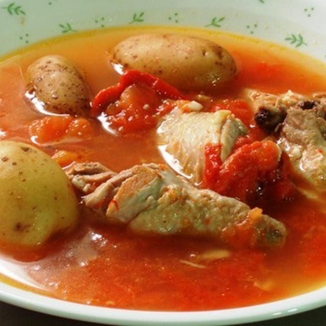 鶏肉のぶつ切りとトマトのシンプルなスープ：放り込むだけで３０分！