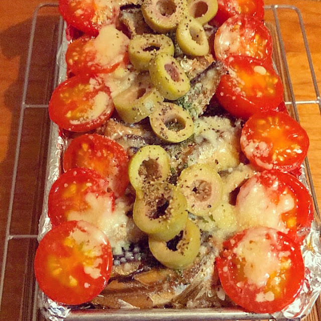 grilled rice with smoked oil sardine, tomatoes & olive 