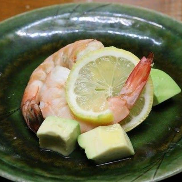 レシピ　アボカドとえびのわさび醤油かけ