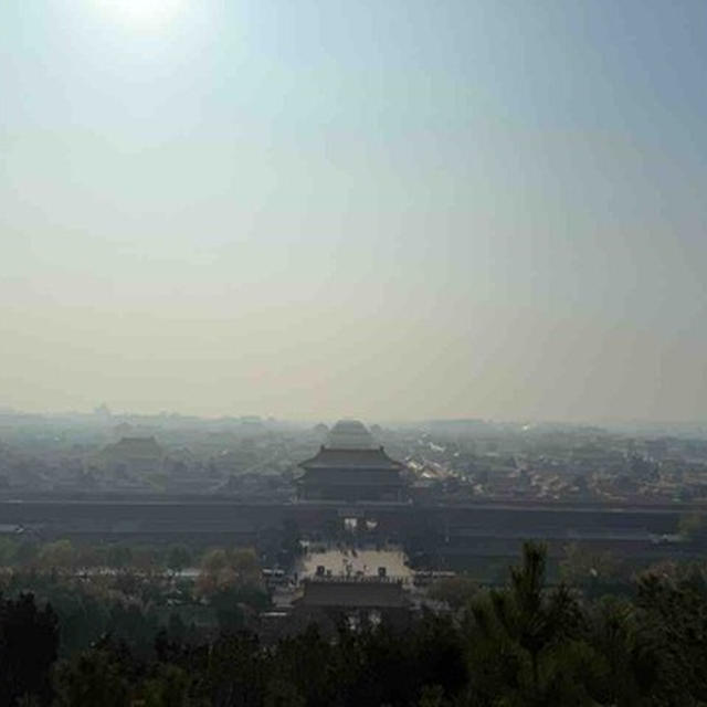 中国　景山公園から紫禁城を眺める