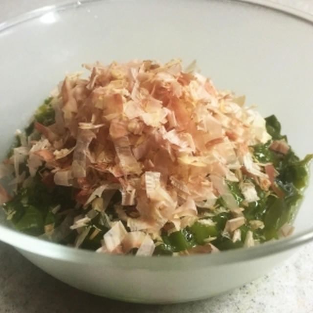 めかぶに鰹節・柚子ポン酢をかけて♪