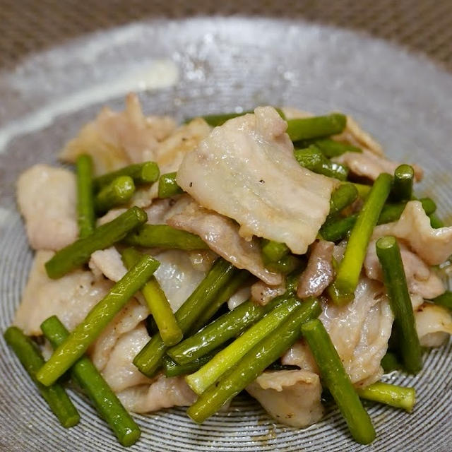 豚肉とニンニクの芽の醤油炒め と タケノコの甘煮