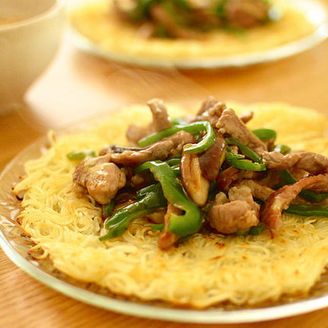 パリッパリの素麺＋青椒肉絲は間違いない美味しさ