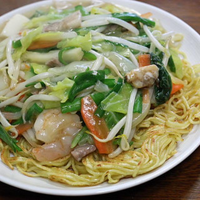 野菜たっぷり具だくさんな「あんかけ焼きそば」