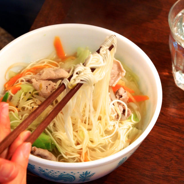 野菜×鶏がらスープにそうめんをダイレクトイン！「そうめんタンメン」